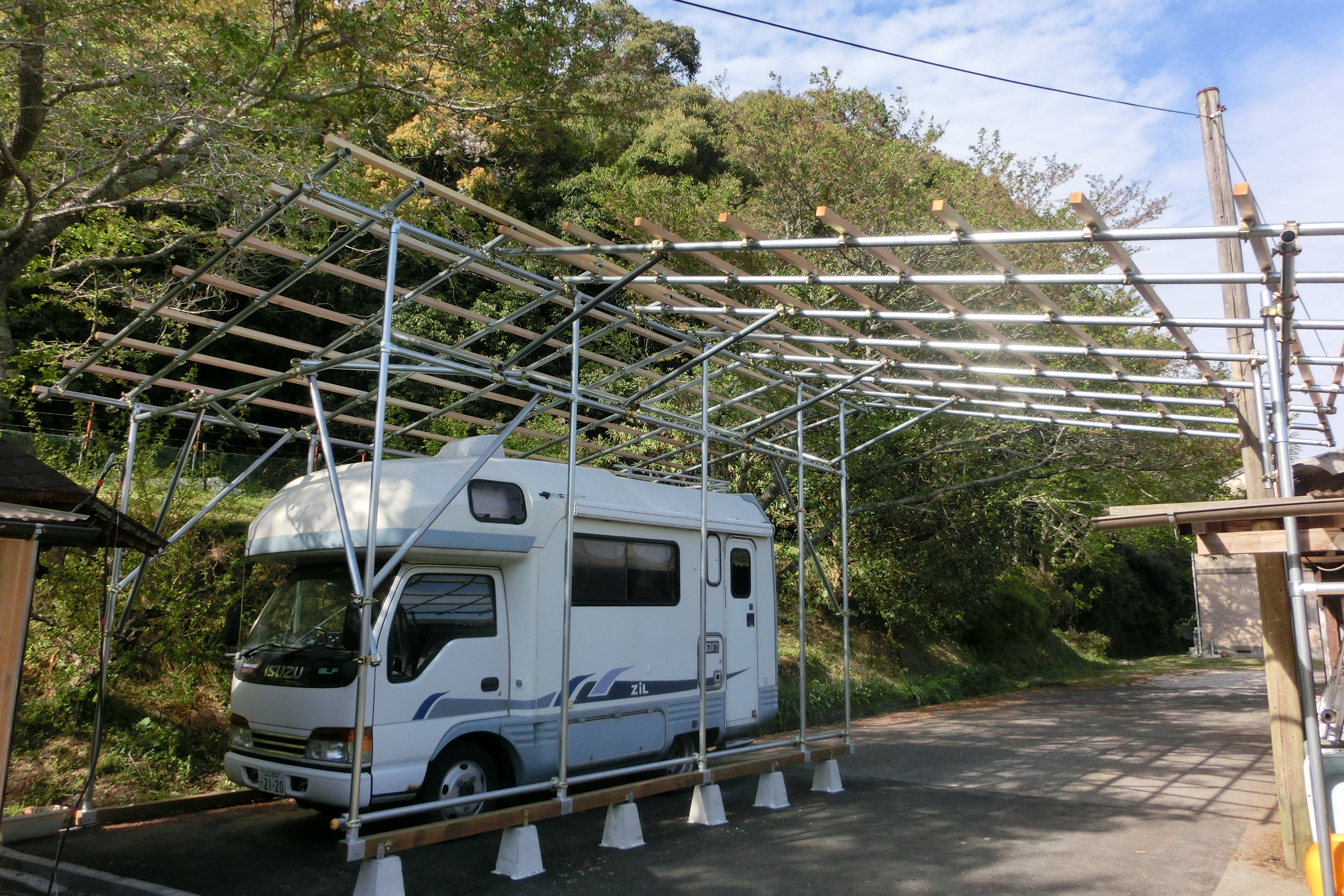 単管パイプで作った ガレージ トラックやバス キャンピングカー 屋根付き 運送許可 車庫 などに - 工具、DIY用品